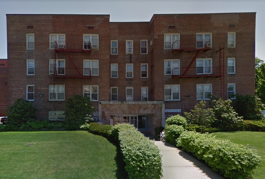 Freepark Apartments in Freeport, NY - Building Photo