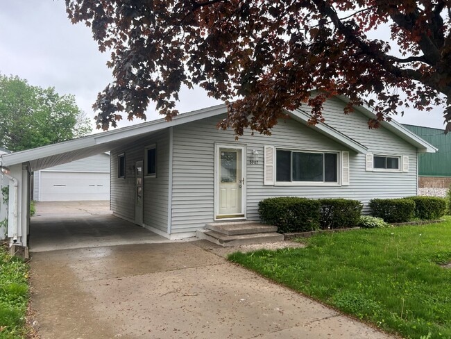 property at 5907 SE 8th St
