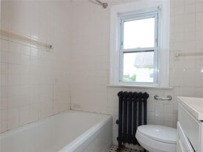 92 Solomon Ave in Inwood, NY - Building Photo - Building Photo