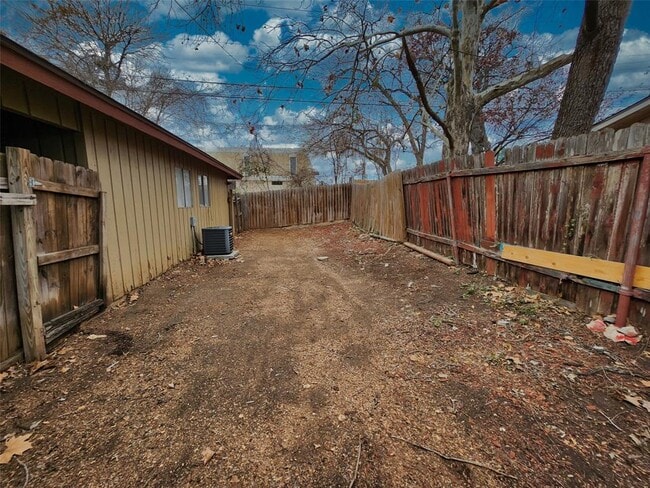 2404 Audubon Pl in Austin, TX - Building Photo - Building Photo