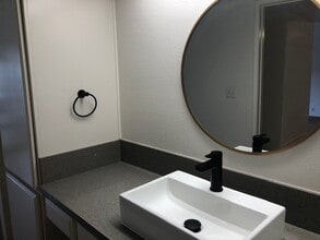 22100 Burbank Blvd, Unit 161 G in Los Angeles, CA - Building Photo - Building Photo