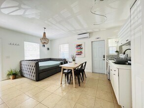 1639 Hayes Street, Unit Unit#1 in Hollywood, FL - Building Photo - Building Photo