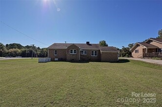411 Elizabeth Ave in Shelby, NC - Building Photo - Building Photo