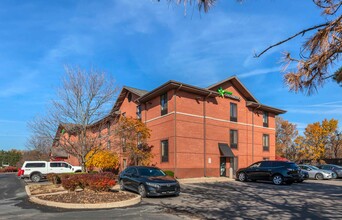 747 N Bell School Rd in Rockford, IL - Foto de edificio - Building Photo