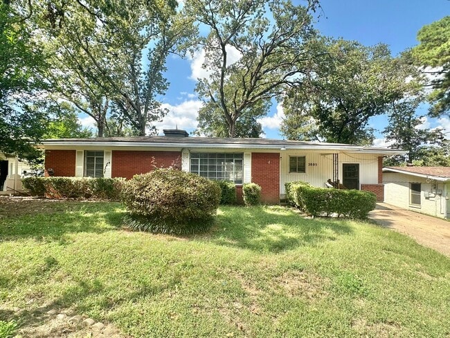 property at 2805 Medina Dr