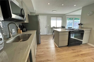 10499 S Carnation Dr in Sandy, UT - Building Photo - Building Photo