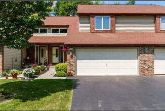 8 Eastwood Pkwy in Depew, NY - Building Photo - Building Photo