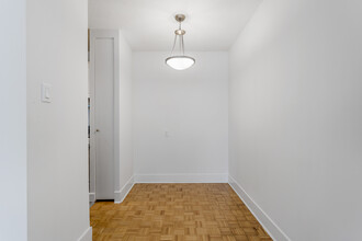 1225 Cardero St in Vancouver, BC - Building Photo - Building Photo