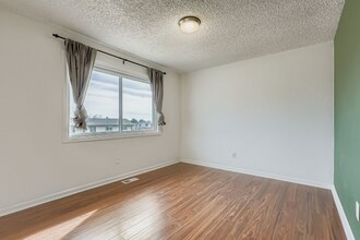 8293 Gaylord St in Denver, CO - Foto de edificio - Building Photo