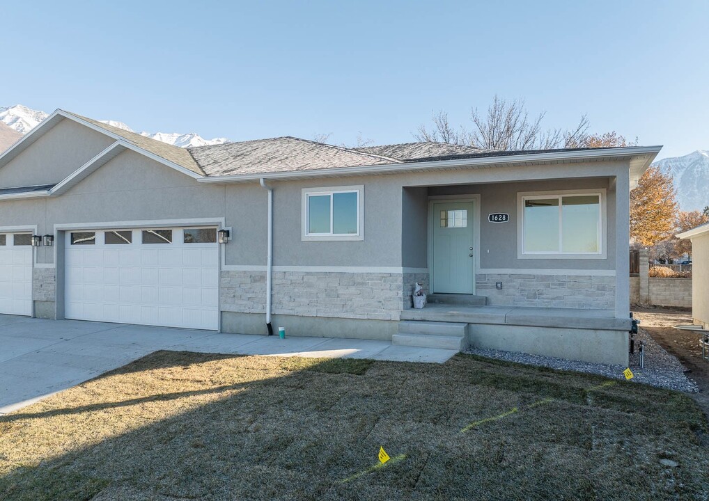 1632 N 160 E in Orem, UT - Building Photo