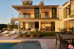 1149 Linda Flora Dr in Los Angeles, CA - Building Photo