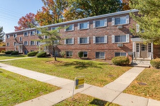 Kensington Club Apartments in Rocky River, OH - Foto de edificio - Building Photo