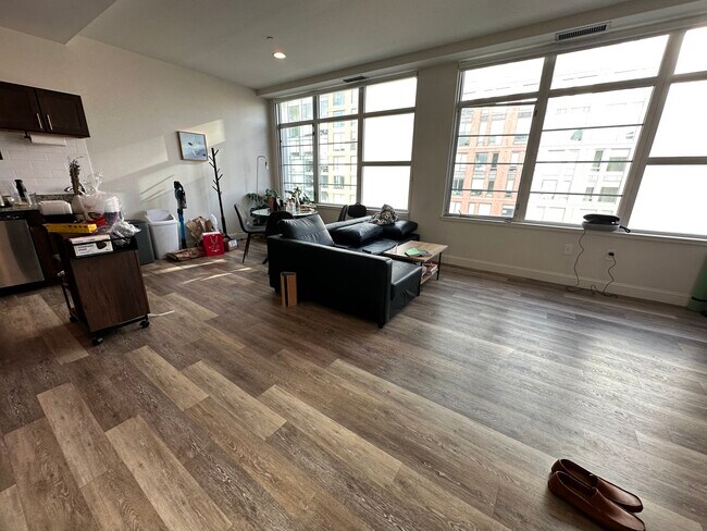 147 E Berkeley St, Unit 1 in Boston, MA - Building Photo - Building Photo