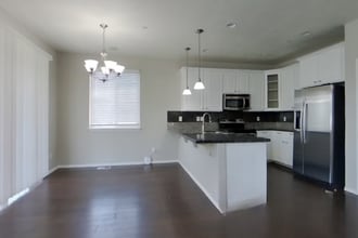 1964 E Osprey Way in Layton, UT - Building Photo - Building Photo