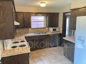 2325 N Redmond Ave in Bethany, OK - Building Photo - Building Photo