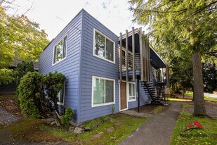 212 N Dekum St, Unit #2 in Portland, OR - Building Photo