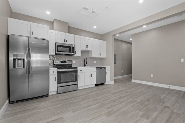 4 Washington St, Unit #503 in Revere, MA - Building Photo - Building Photo