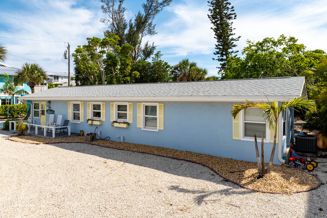 Englewood Beach Place in Englewood, FL - Building Photo