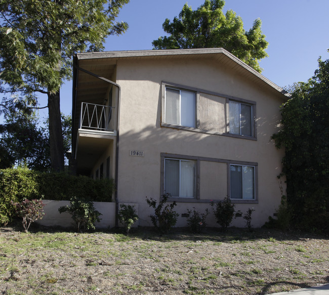 19411 Haynes St in Reseda, CA - Building Photo - Building Photo