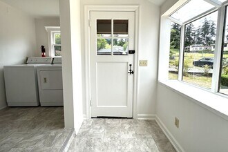 1503 Mukilteo Ln in Mukilteo, WA - Building Photo - Building Photo