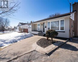 622 Fernhill Blvd in Oshawa, ON - Building Photo