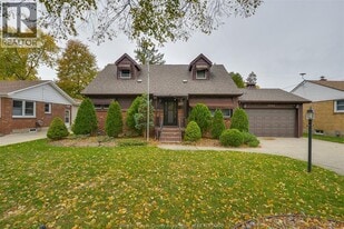 3205 Morris Dr in Windsor, ON - Building Photo