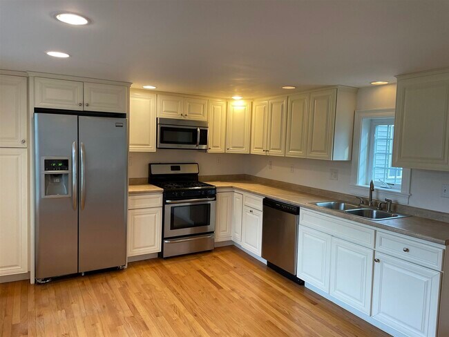 426 Winnacunnet Rd in Hampton, NH - Building Photo - Building Photo