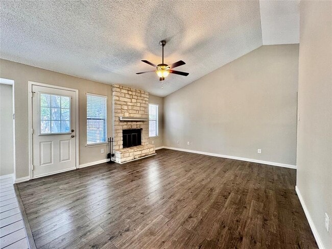 9110 United Kingdom Dr in Austin, TX - Building Photo - Building Photo