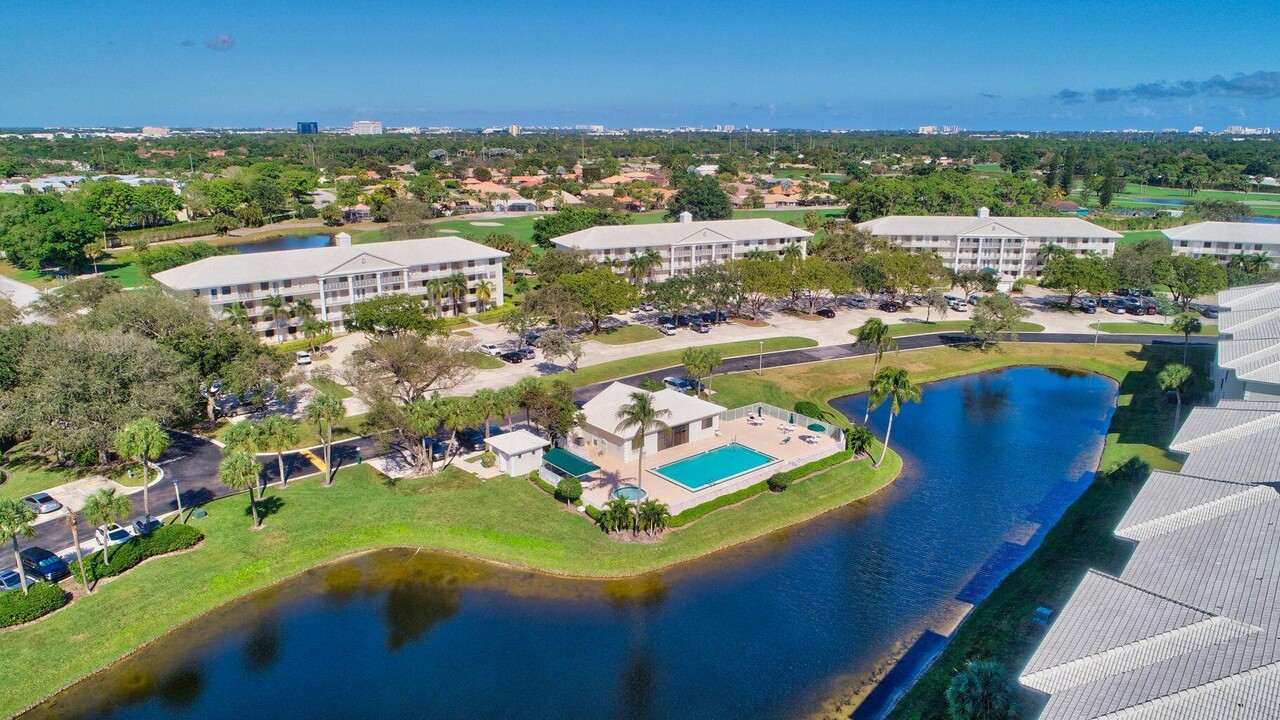 6193 Balboa Cir in Boca Raton, FL - Foto de edificio