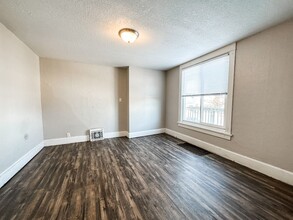 103 Locust St in Mankato, MN - Foto de edificio - Building Photo