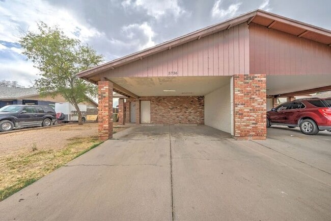 5736 N 68th Dr in Glendale, AZ - Building Photo - Building Photo