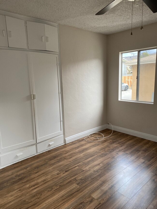12014 Bellflower Blvd in Downey, CA - Foto de edificio - Building Photo