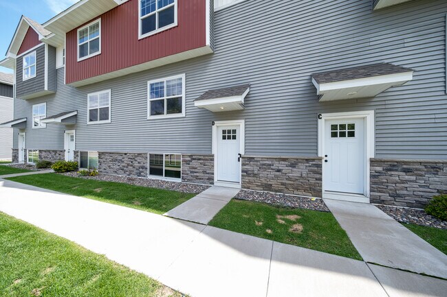 10240 3rd St NE in Blaine, MN - Building Photo - Building Photo