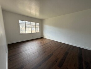 4067 S Muirfield Rd in Los Angeles, CA - Building Photo - Building Photo