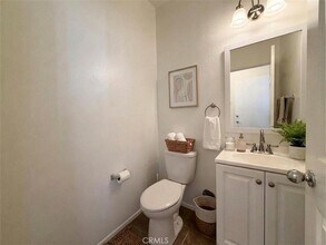 32 Tradewinds in Aliso Viejo, CA - Foto de edificio - Building Photo