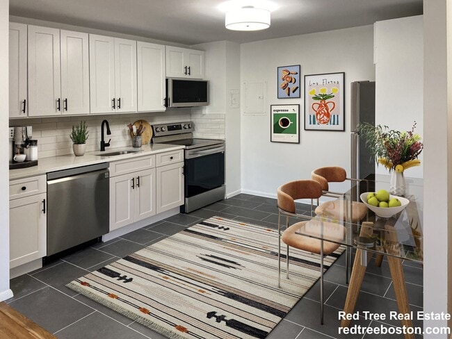 880 E 4th St, Unit 3