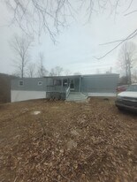 220 Lakeshore Dr in Mammoth Cave, KY - Building Photo