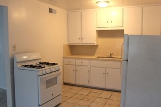 2625 Miria Dr in Bakersfield, CA - Building Photo - Building Photo
