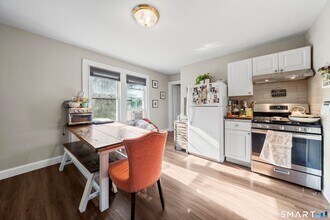 383 Davis St in Watertown, CT - Foto de edificio - Building Photo