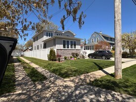 84 Commonwealth Ave in Merrick, NY - Building Photo