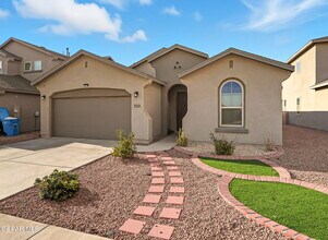 533 Twilight Dr in Socorro, TX - Building Photo - Building Photo