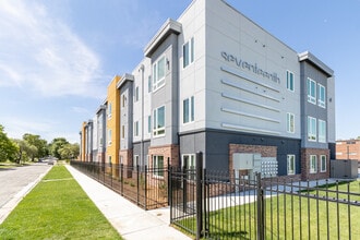 Seventeenth Apartments in Wichita, KS - Foto de edificio - Building Photo