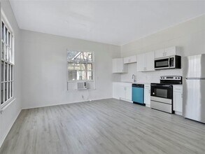 827 S Crockett St, Unit 1 in Sherman, TX - Building Photo - Building Photo