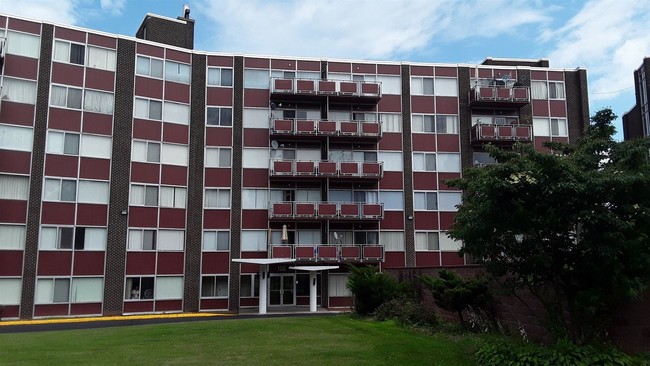 1310 Berlin Turnpike in Wethersfield, CT - Building Photo - Building Photo