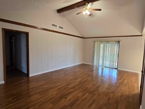 4910 Crepe Myrtle Ln in Pasadena, TX - Building Photo - Building Photo