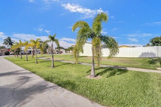 1210 SW 10th Terrace in Deerfield Beach, FL - Building Photo - Building Photo