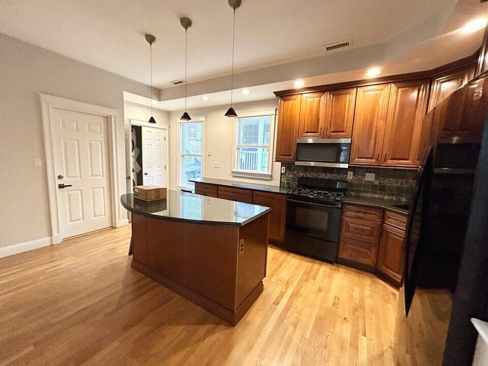 12 Buttonwood St in Boston, MA - Building Photo