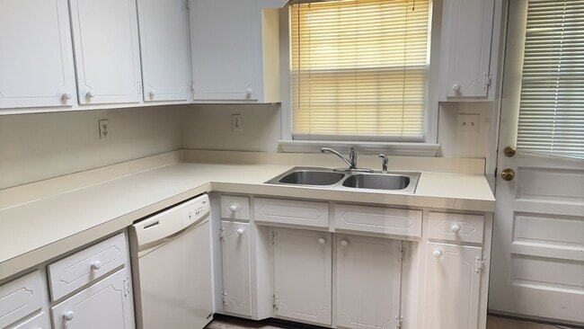 2201A Oak St in Virginia Beach, VA - Building Photo - Building Photo