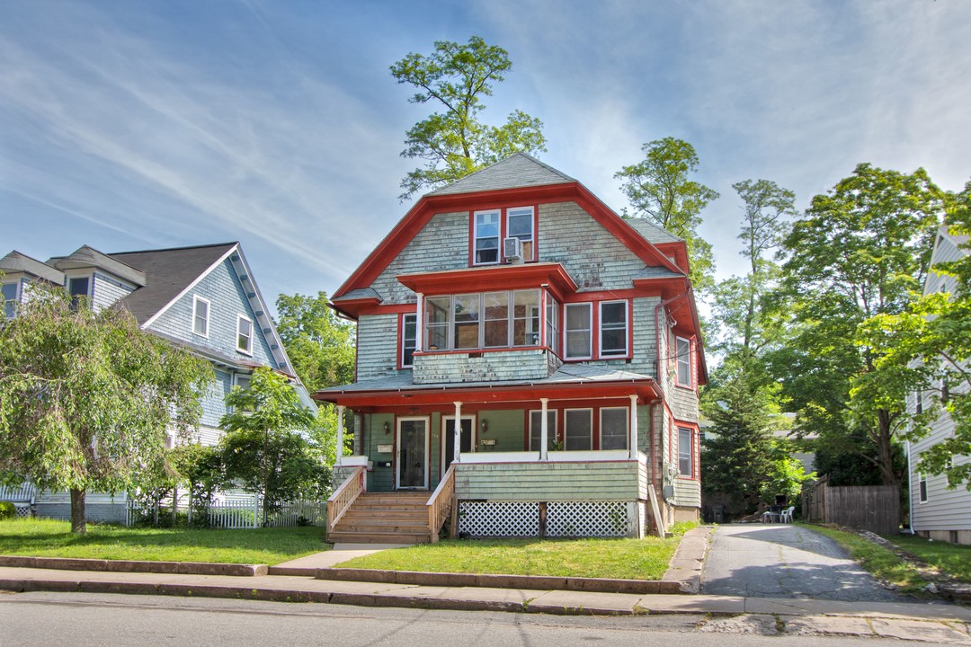 141 McKinley Ave in Norwich, CT - Building Photo