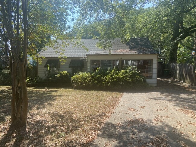 1716 Lilac Cir
